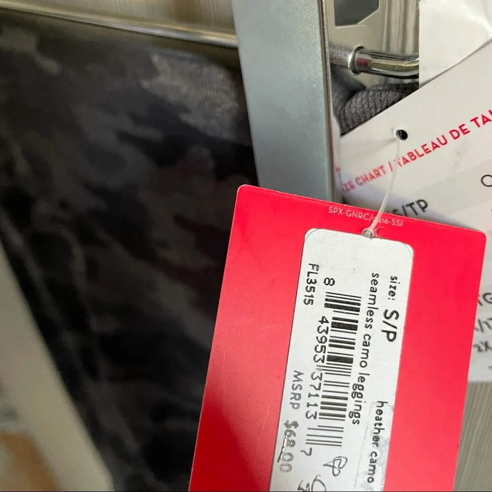 NWT SPANX Look at Me Now Seamless Camo Leggings Size: small (2-4)